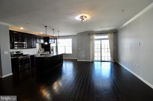 Building Photo - Updated Condo w/Garage - Loudoun Metro