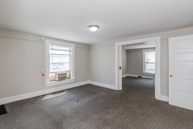 Building Photo - 115 E Foraker St