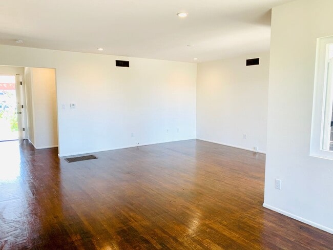 Building Photo - BEAUTIFUL 3BD/1.5BA POINT LOMA SINGLE FAMILY HOME! $4,995/mo