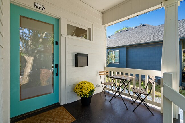 Building Photo - 832 NE 29th Ave