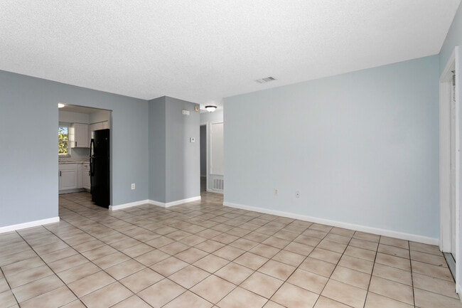 Building Photo - 3215 Pershing St