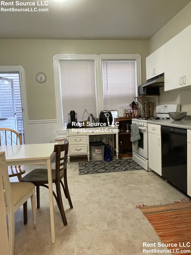 Building Photo - 32 Chatham St