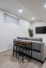 Building Photo - 147 Edith Dr NW