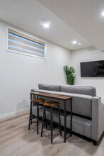 Building Photo - 147 Edith Dr NW