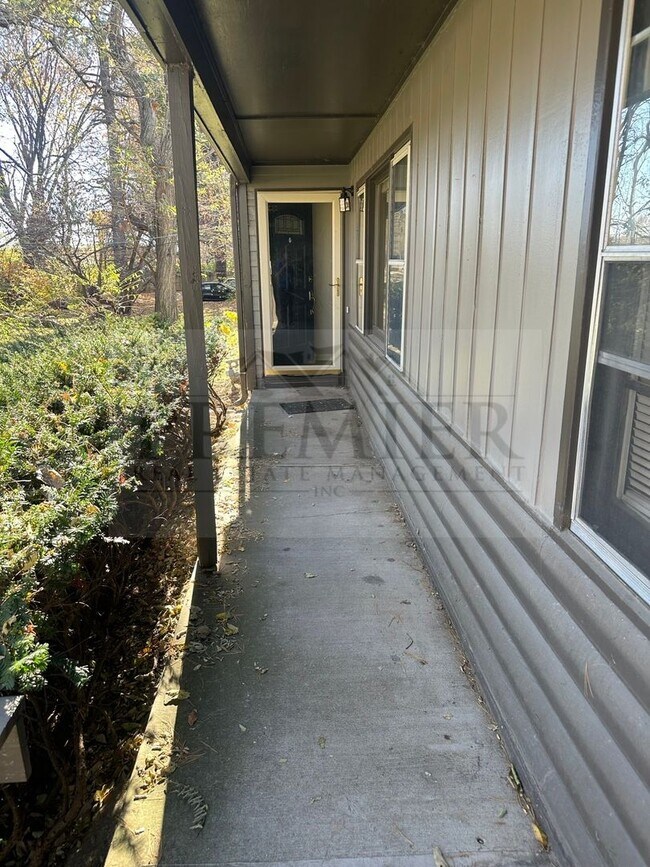 Foto del edificio - - 2 bd/1 ba home with unfinished basement-...