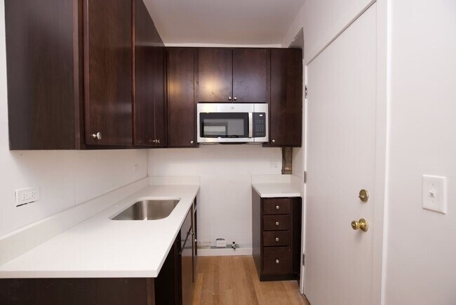 Building Photo - 3300 W Schubert Ave