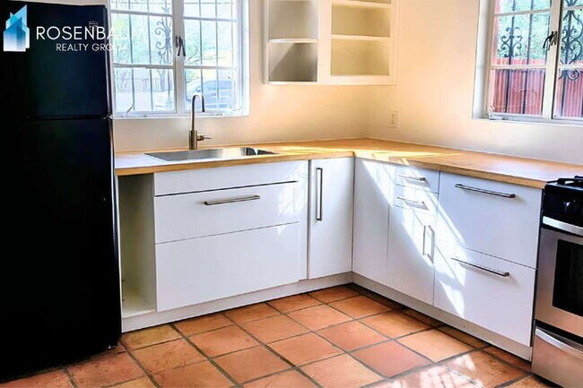 Foto del edificio - 3433 E Pima St