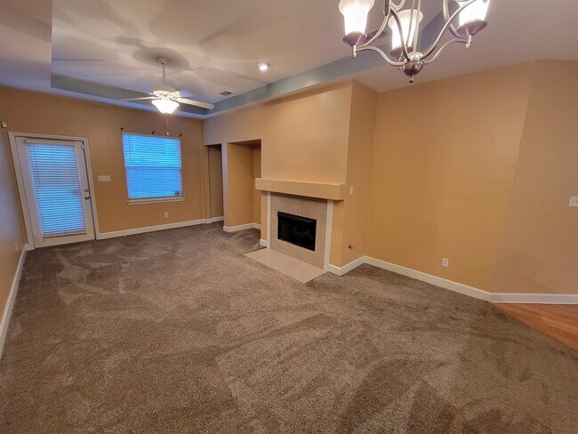 Foto del edificio - 5504 Hampton Woods Way