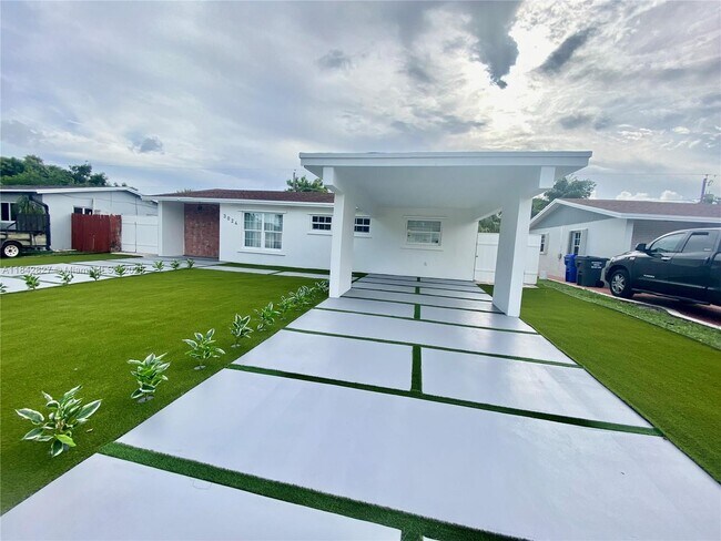 Foto del edificio - 3024 N 73rd Ter