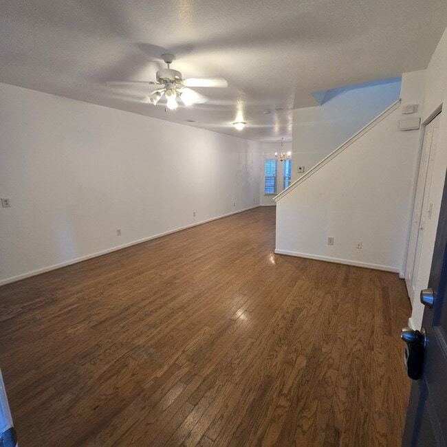 Building Photo - "Charming 3-Bed Townhouse with Hardwood El...