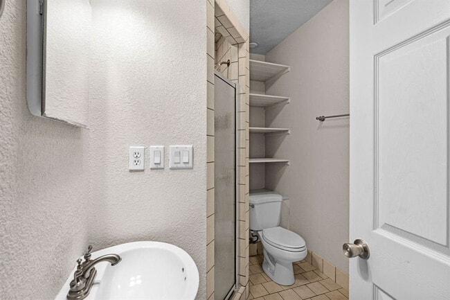 Building Photo - 716 W 35th St