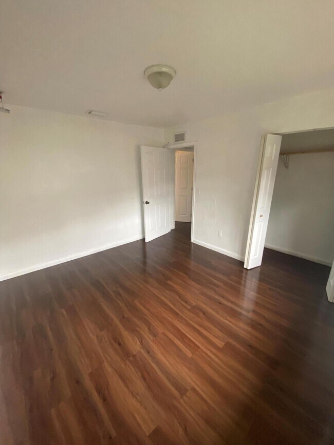 Foto del edificio - 323 NW 97th St