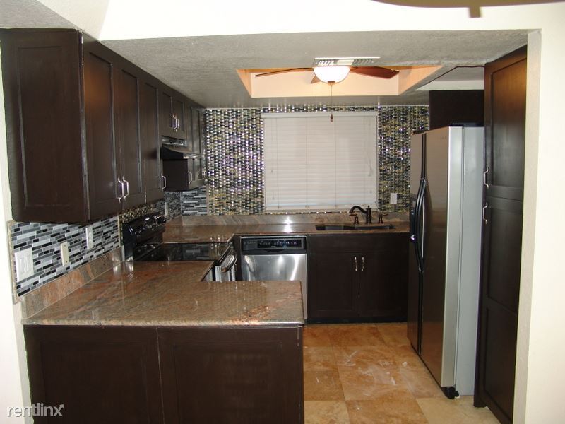 Foto principal - 2 br, 1 bath Condo - 700 East Mesquite Cir...