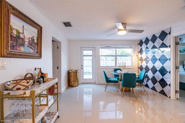 Foto del edificio - 3 br, 2 bath House - 940 NE 10th Terrace