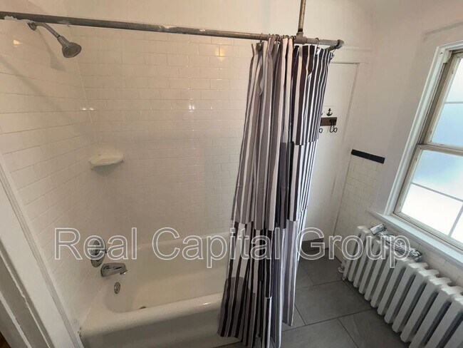 Foto del edificio - 873 Western Ave