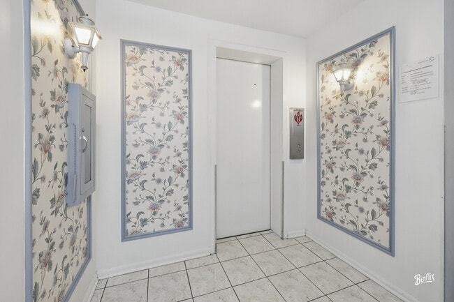 Foto del edificio - 5500 Carriage Way Dr