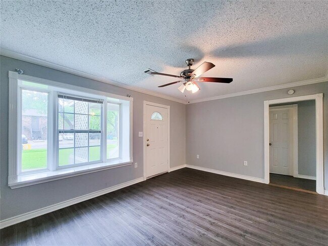 Foto del edificio - 2306 Downey Dr