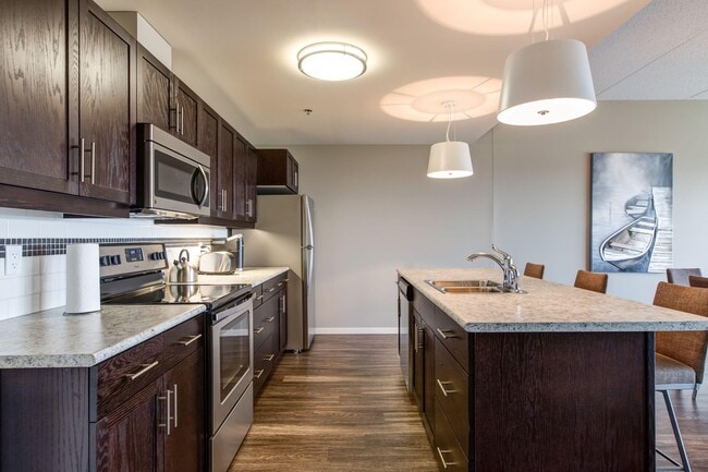 Building Photo - 300 Assiniboine