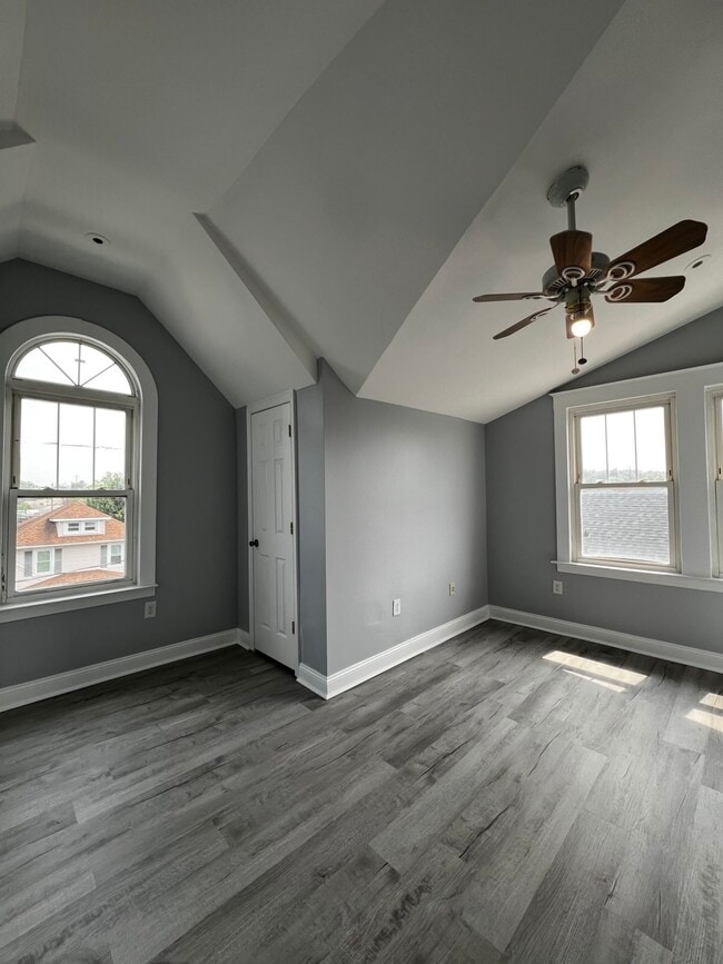 Bedroom 3 of 5 - 1337 Poplar Ave