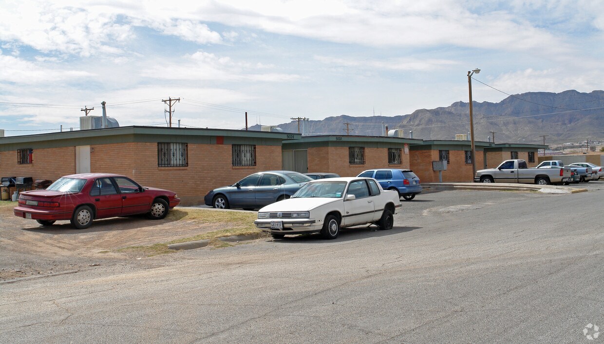 Primary Photo - 5012-5024 Riley Ct