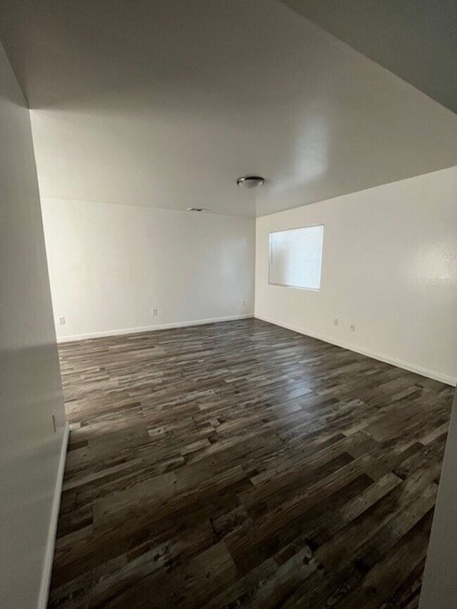 Foto del edificio - Monterey St (93305)