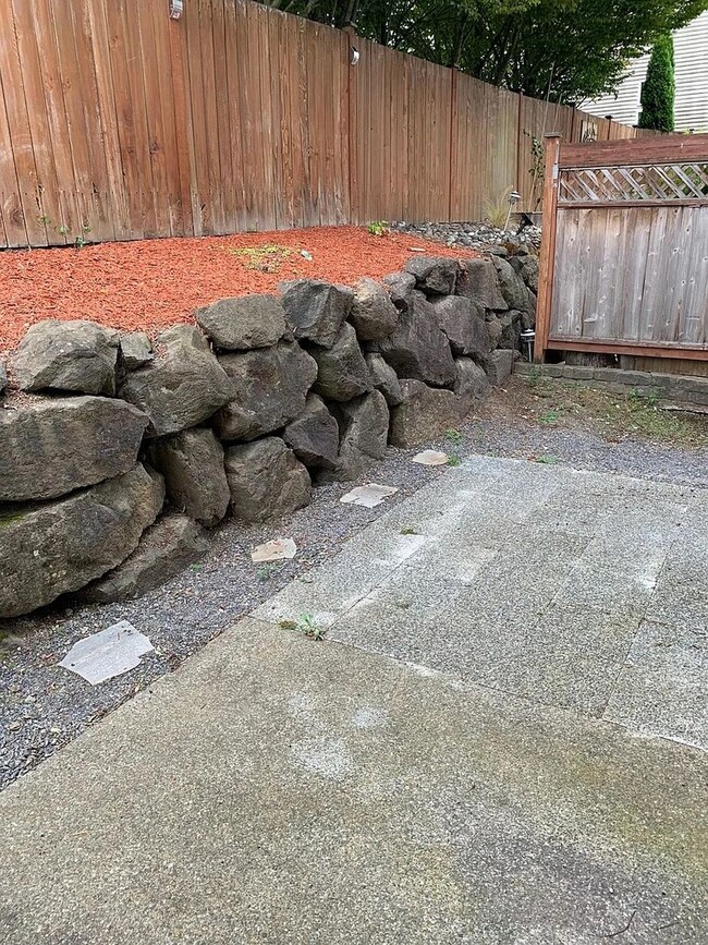 Building Photo - Lynnwood 3 Bedroom Home