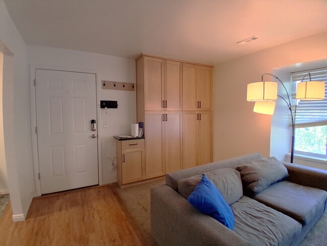 Building Photo - 761 E 820 N