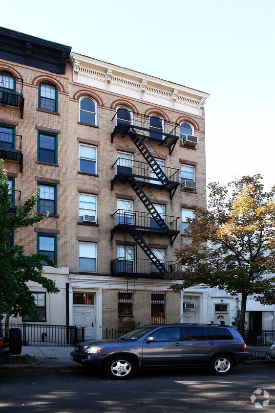 Primary Photo - 676 Union St