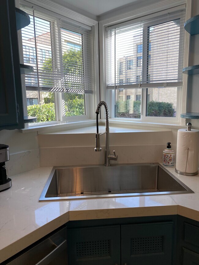 Foto del edificio - 14526 Dickens St
