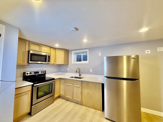 Building Photo - 1871 S 350 E