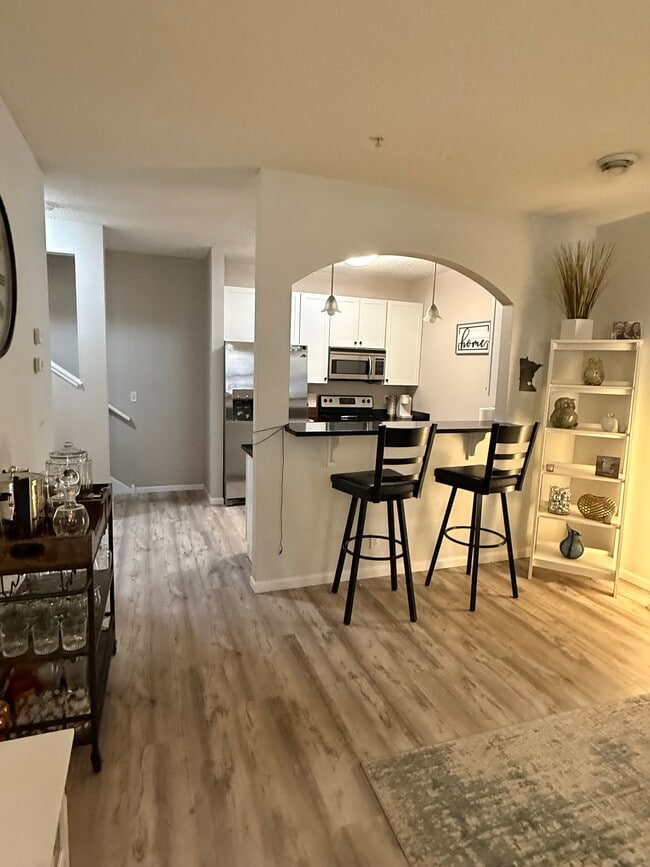 Building Photo - 452 W 84th St