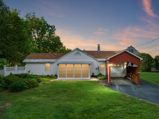 Building Photo - 9453 Maynard Dr
