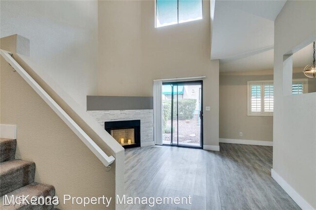 Foto del edificio - 2 br, 2 bath House - 2210 E University Ave...