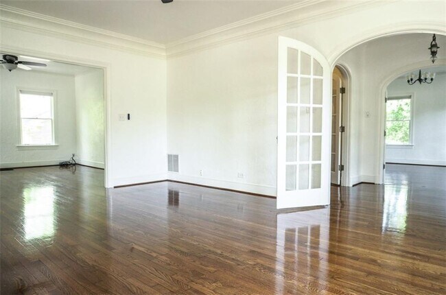 Foto del edificio - 2301 Enfield Rd