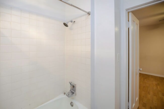 Building Photo - 1504 N Dearborn Pky