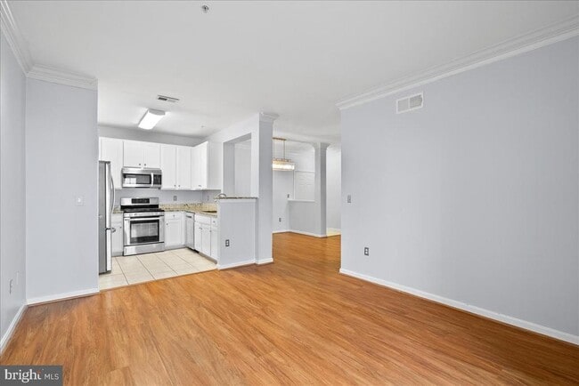 Foto del edificio - 4852 Eisenhower Ave