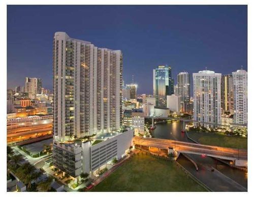 Building Photo - 350 S Miami Ave