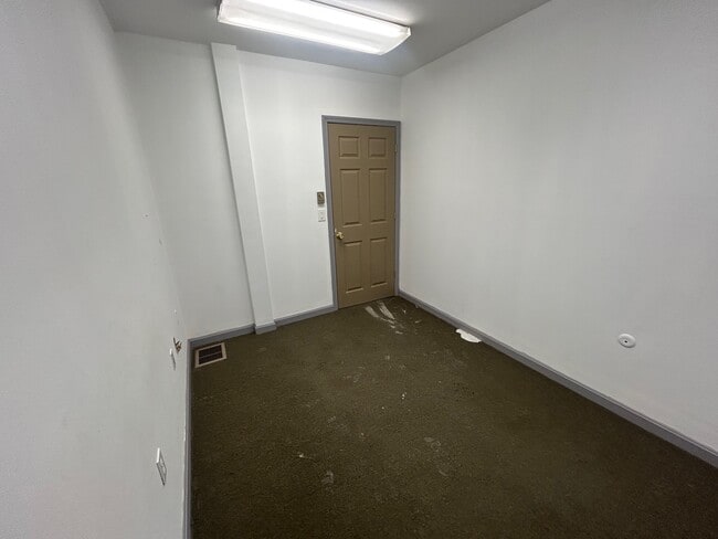 Building Photo - 197 Main St