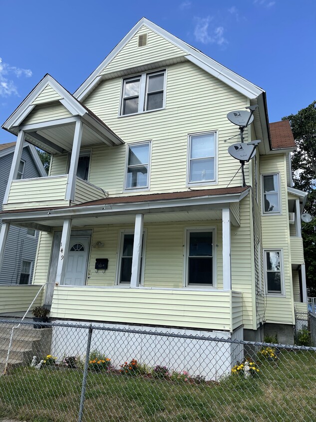 Primary Photo - 149 Bowles St