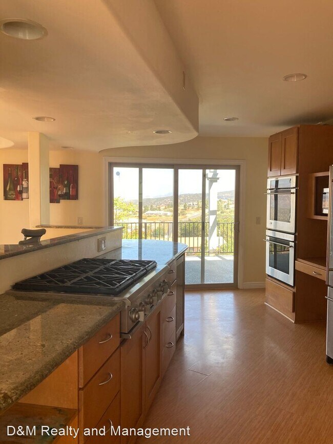 Building Photo - 4 br, 3 bath House - 2638 W Victoria Dr
