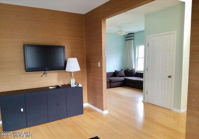 Foto del edificio - 95 Poplar Ave