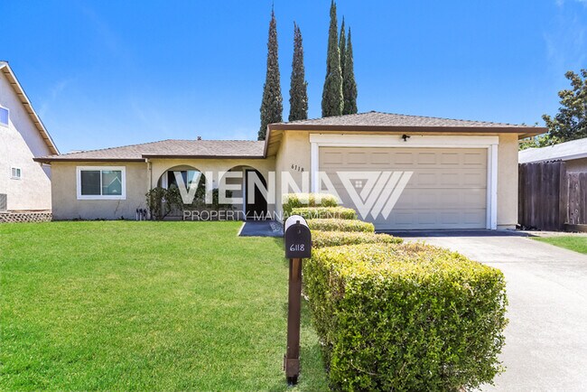 Foto del edificio - 6118 Burntwood Way