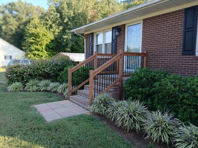puerta principal - 4008 Lebanon Rd