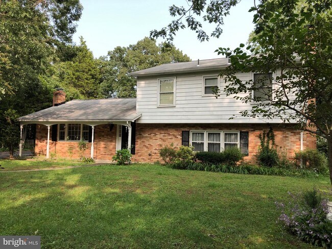 Building Photo - 6825 Ridgeway Dr