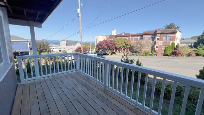 Foto del edificio - 1588 Grand Ave