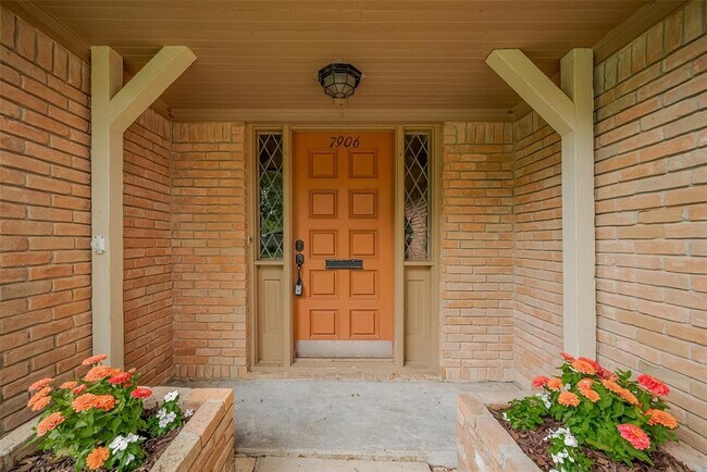 Foto del edificio - 7906 Braesview Ln