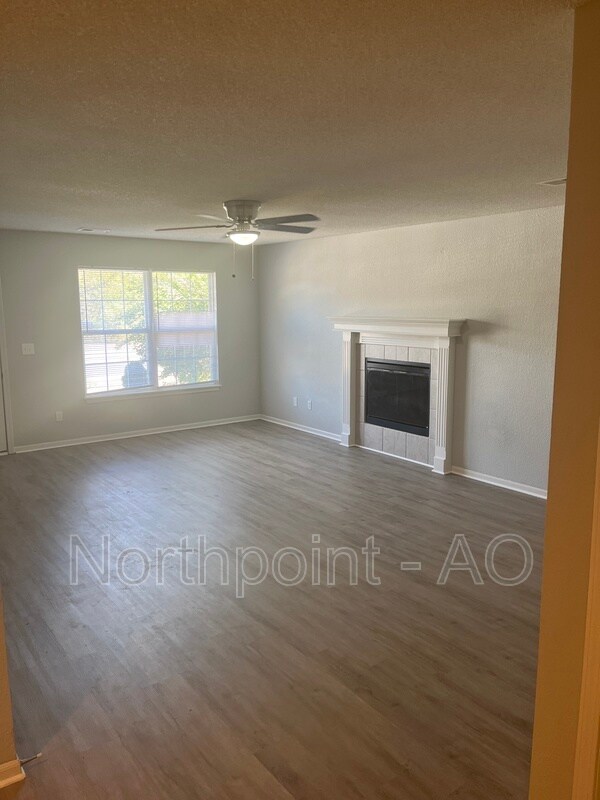 Building Photo - 311 NW Woodbury Dr