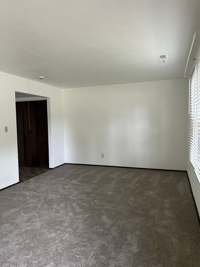 Building Photo - 935 Fair Oaks Dr