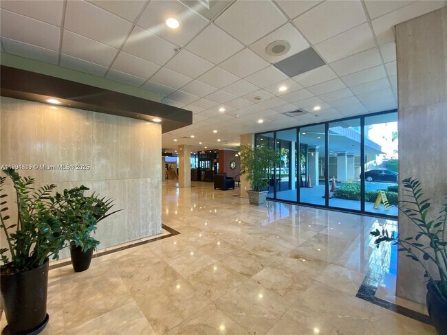 Foto del edificio - 400 Kings Point Dr