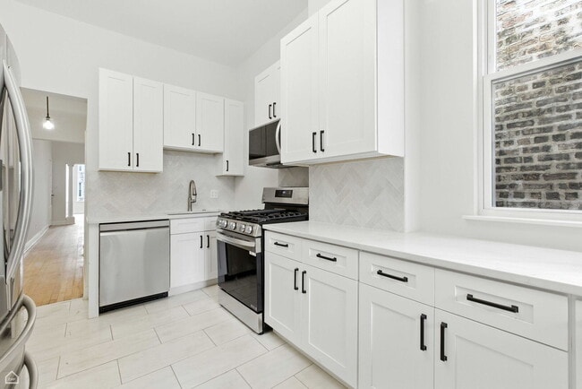 Foto del edificio - 909 W Addison St